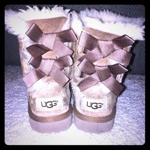 Toddler Bailey Bow Uggs size 7-MUSTGO